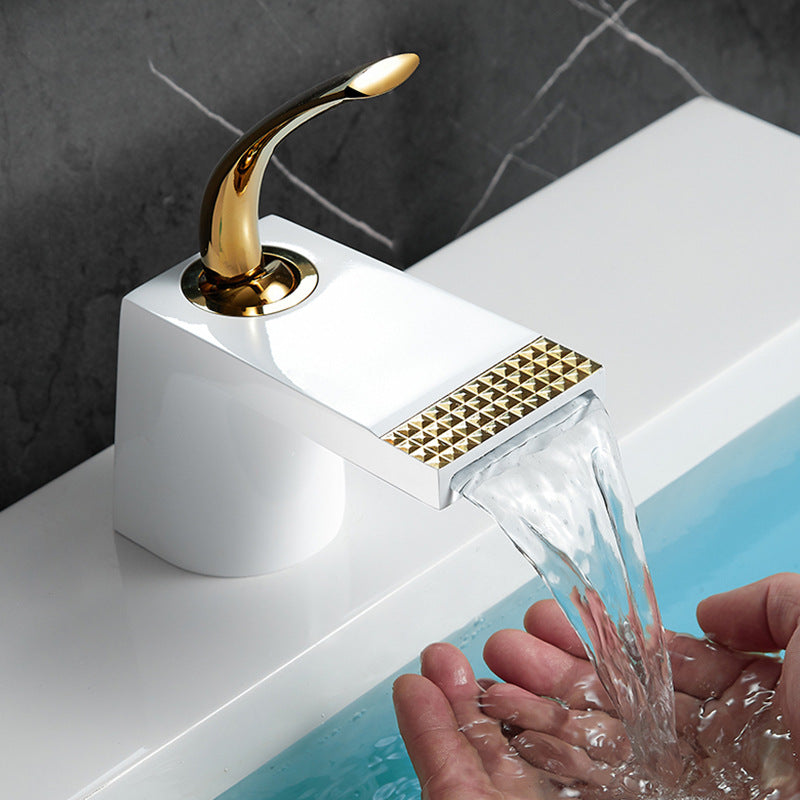 Homelody Einzigartiges Design Wasserfall-Mischbatterie Kupfer Badarmatur mit abgeflachtem Auslauf für niedriges Waschbecken und Handspüler